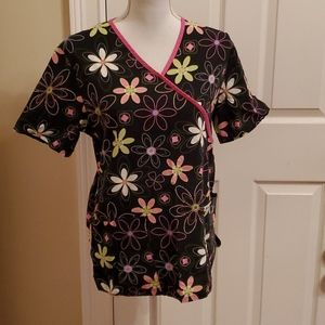 Cherokee scrub top size small